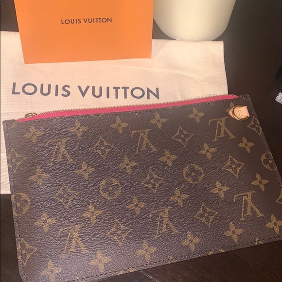 Louis Vuitton Handbags - Monogram Neverfull Pochette w/Pivione Lining